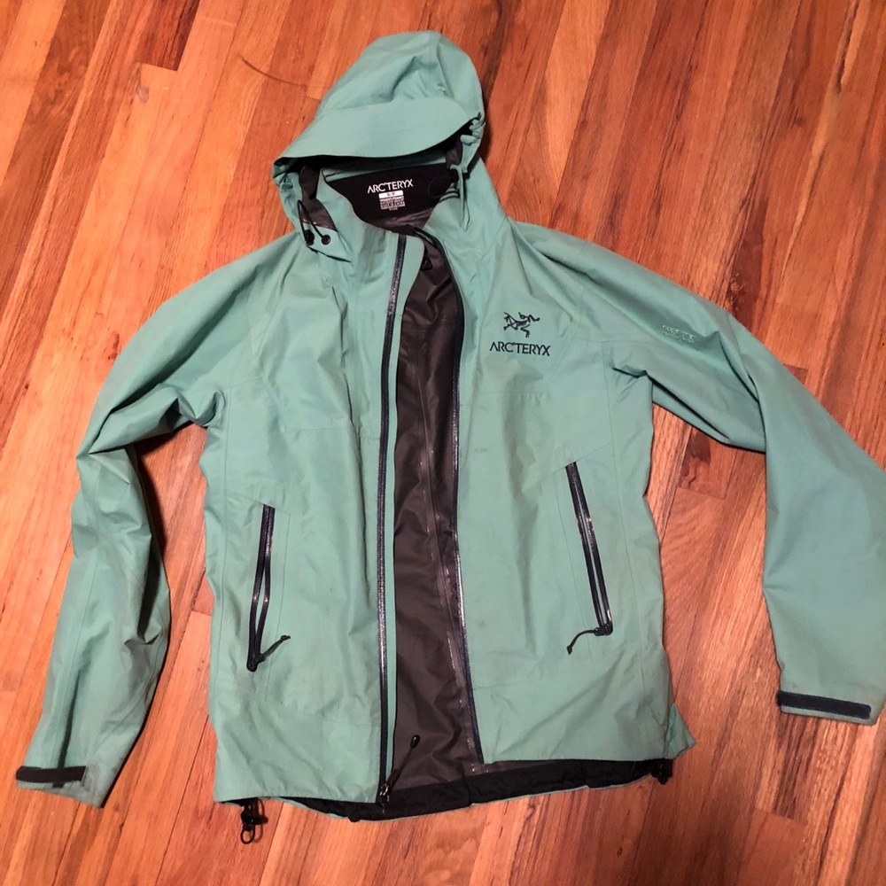 Women’s Arc’Teryx Gore Tex paclite jacket